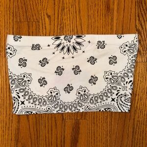 Forever 21 Black and White Bandana Print Crop Top
